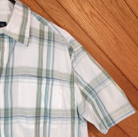 Arnold Palmer XL Green and white short sleeved button up shirt - Picture 4 of 13